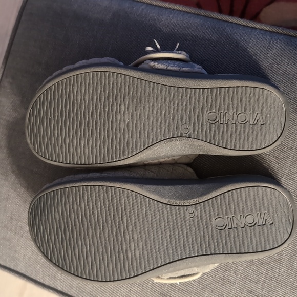 Vionic Slippers - Picture 4 of 6